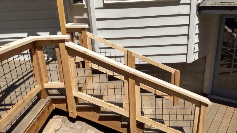 Deck railings with black hogpanel